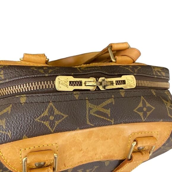 LOUIS VUITTON Monogram Excursion Handbag 👜 - Picture 7 of 15